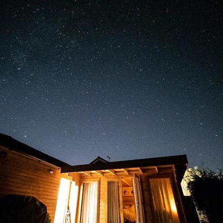 Villa Moors Wood Relaxing ,Tranquil Retreat With Hot Tub Chippenham  Exterior foto
