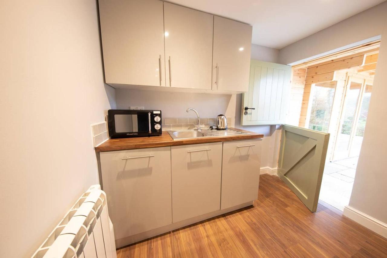 Villa Moors Wood Relaxing ,Tranquil Retreat With Hot Tub Chippenham  Exterior foto