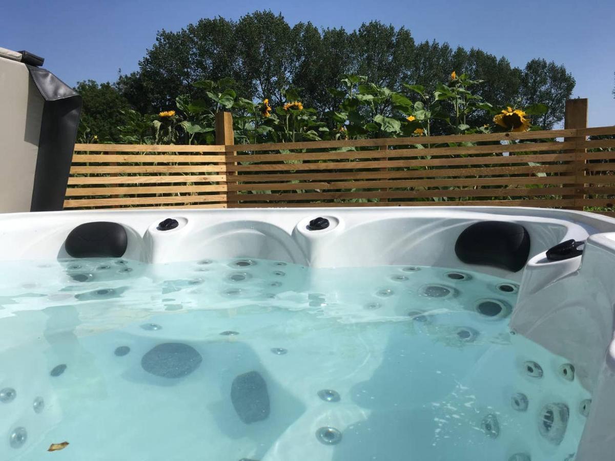 Villa Moors Wood Relaxing ,Tranquil Retreat With Hot Tub Chippenham  Exterior foto