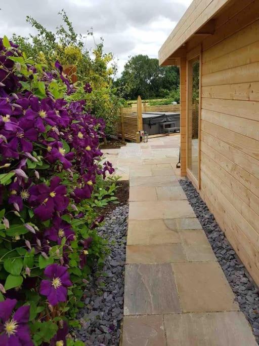Villa Moors Wood Relaxing ,Tranquil Retreat With Hot Tub Chippenham  Exterior foto