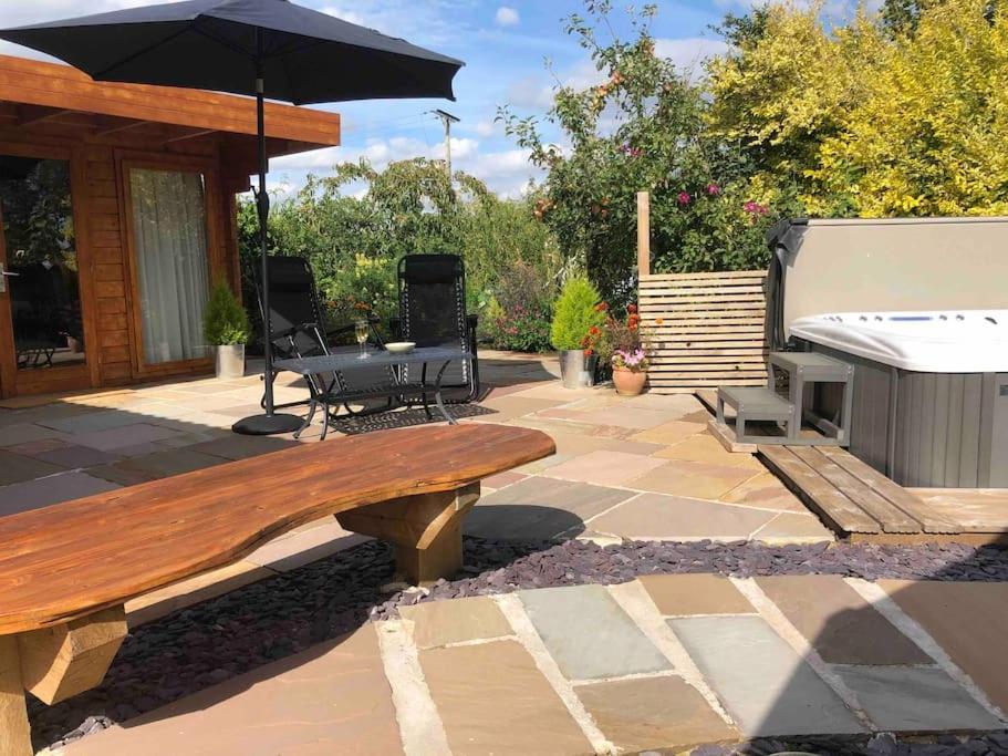 Villa Moors Wood Relaxing ,Tranquil Retreat With Hot Tub Chippenham  Exterior foto