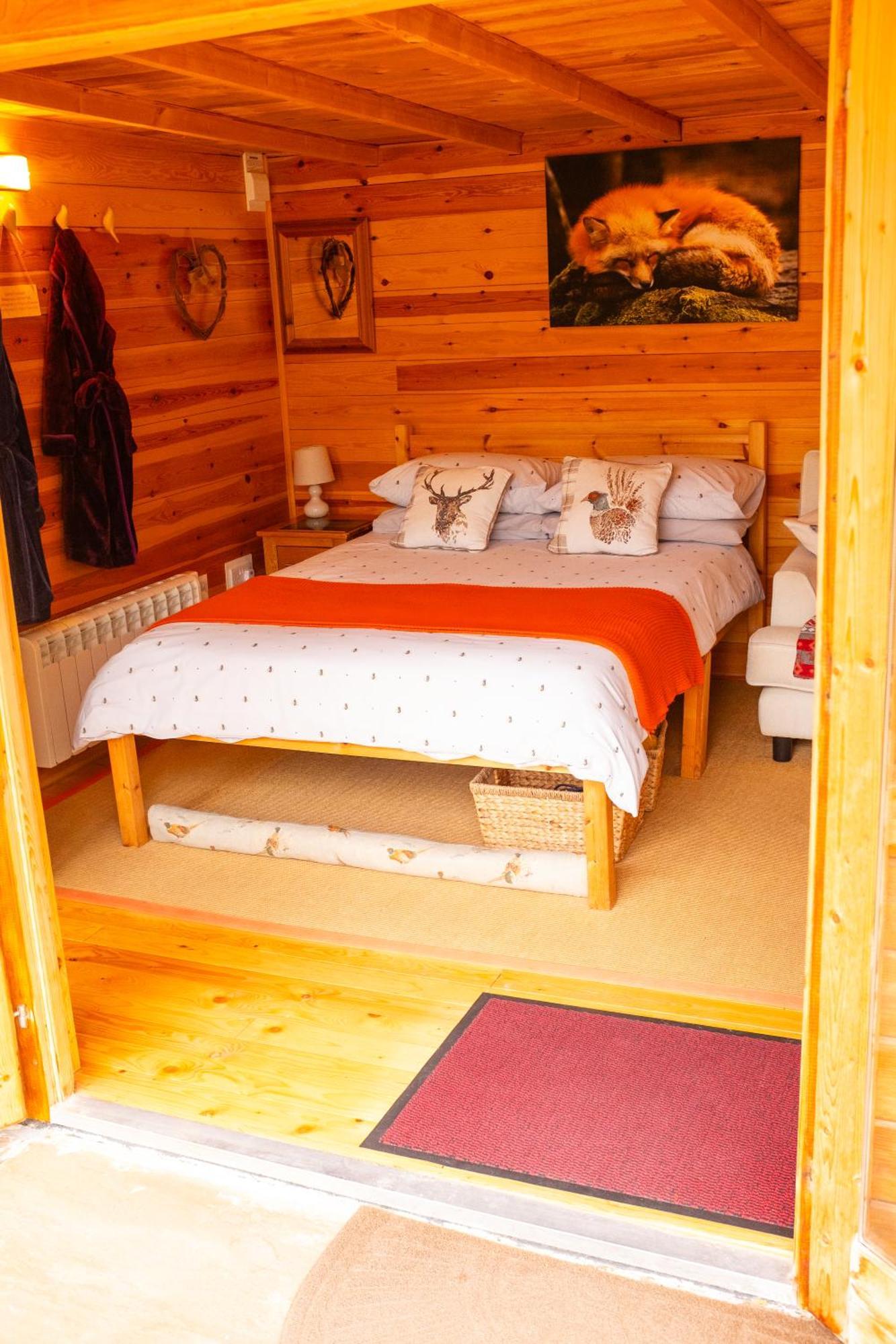 Villa Moors Wood Relaxing ,Tranquil Retreat With Hot Tub Chippenham  Exterior foto