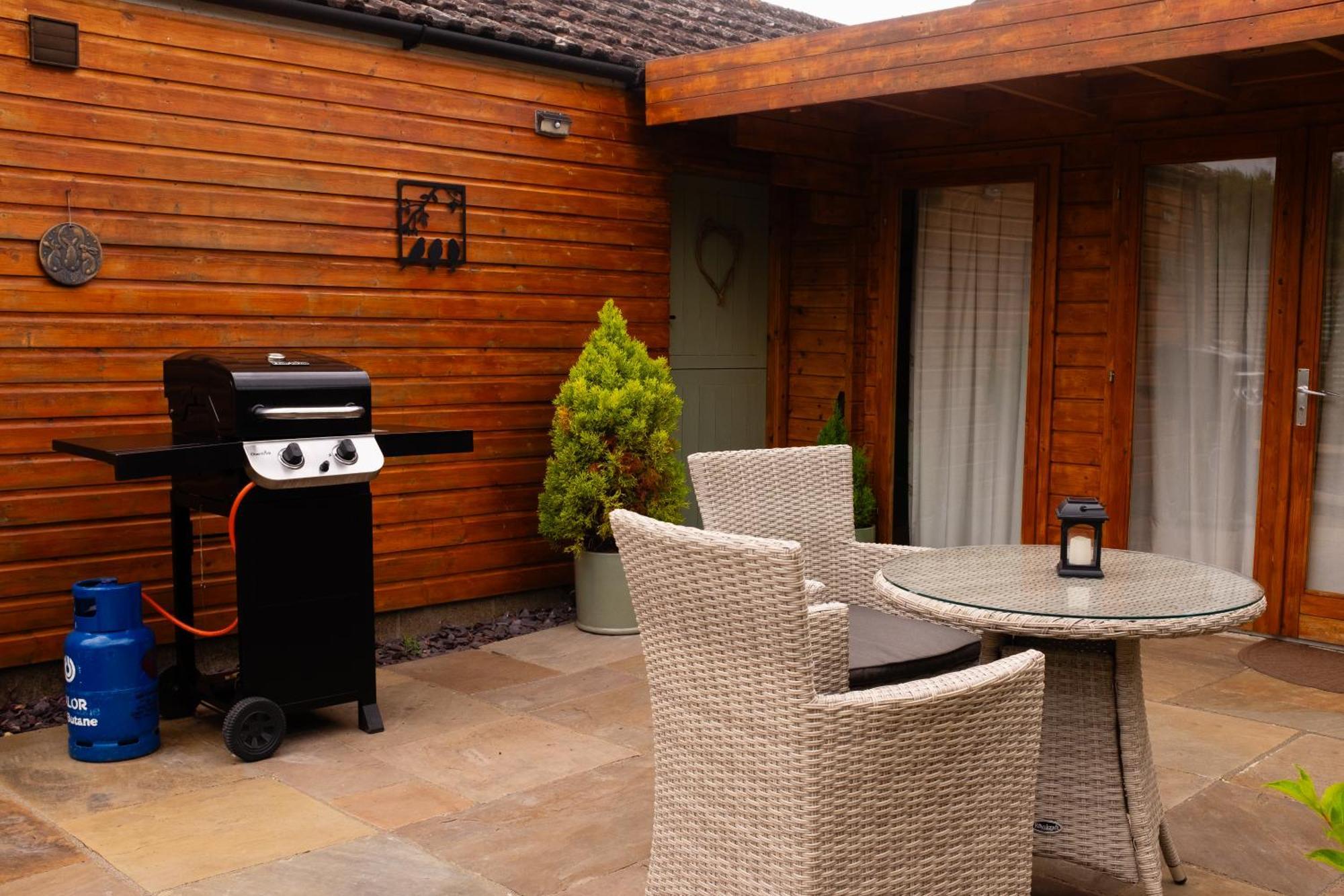 Villa Moors Wood Relaxing ,Tranquil Retreat With Hot Tub Chippenham  Exterior foto