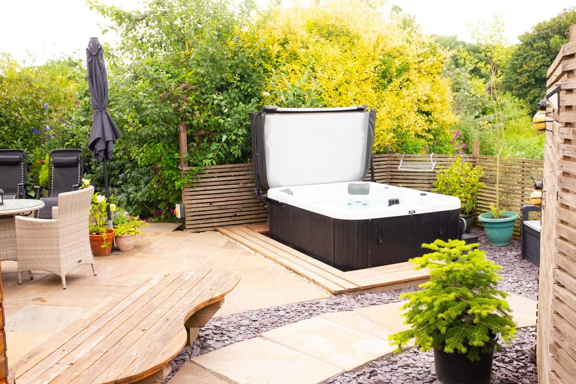 Villa Moors Wood Relaxing ,Tranquil Retreat With Hot Tub Chippenham  Exterior foto