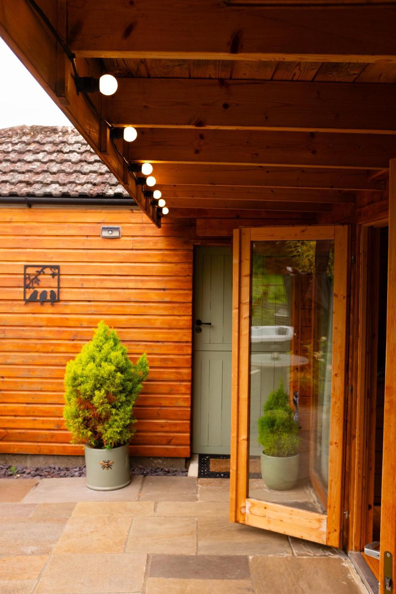 Villa Moors Wood Relaxing ,Tranquil Retreat With Hot Tub Chippenham  Exterior foto