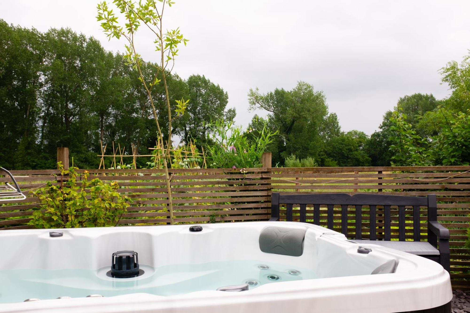 Villa Moors Wood Relaxing ,Tranquil Retreat With Hot Tub Chippenham  Exterior foto